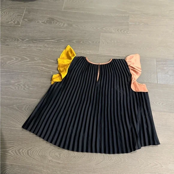 1 State Pleated Color Block Top - Picture 3 of 3